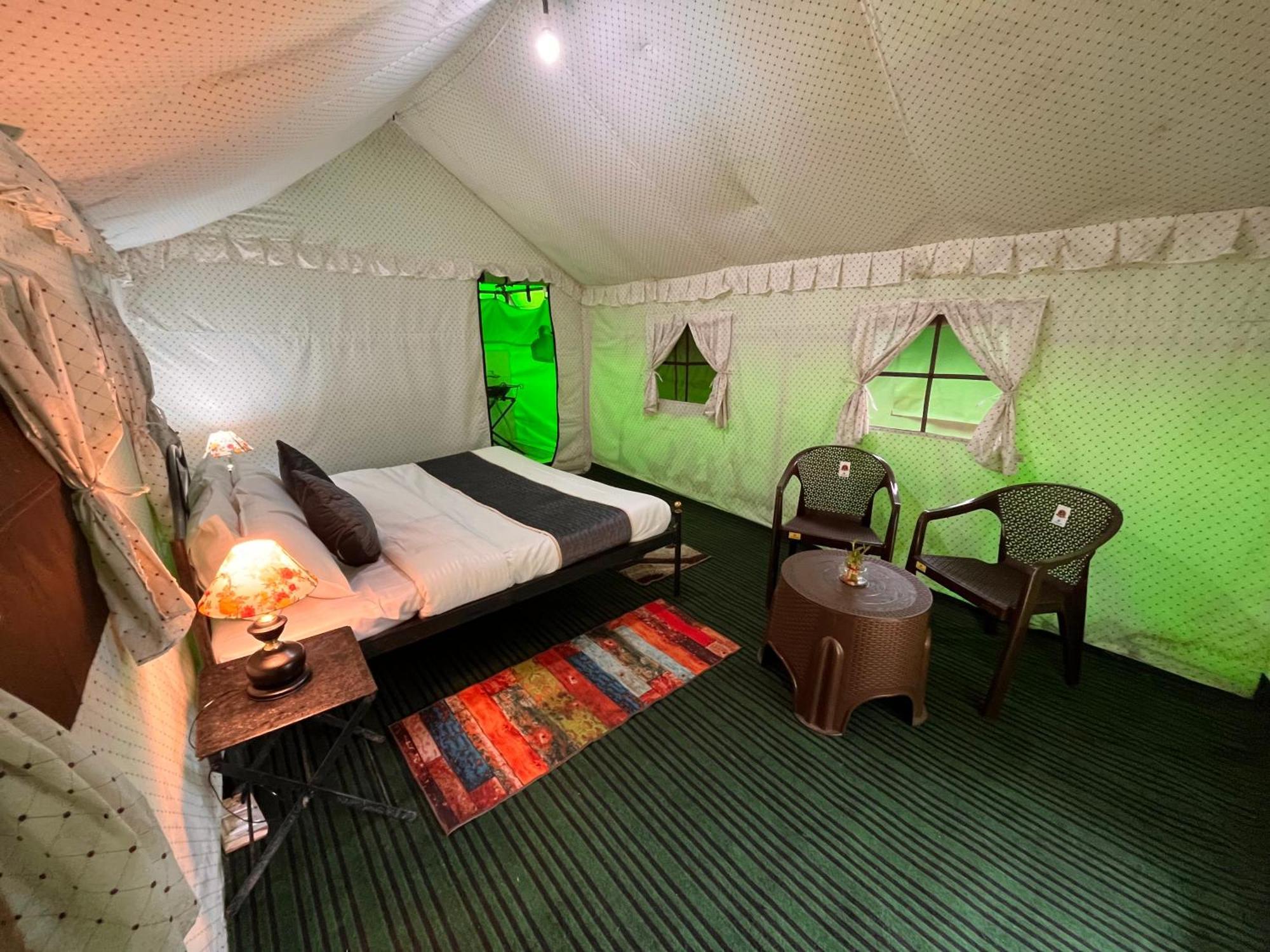 Himalayan Riverside Swiss Cottage Tents, Manali Exteriér fotografie