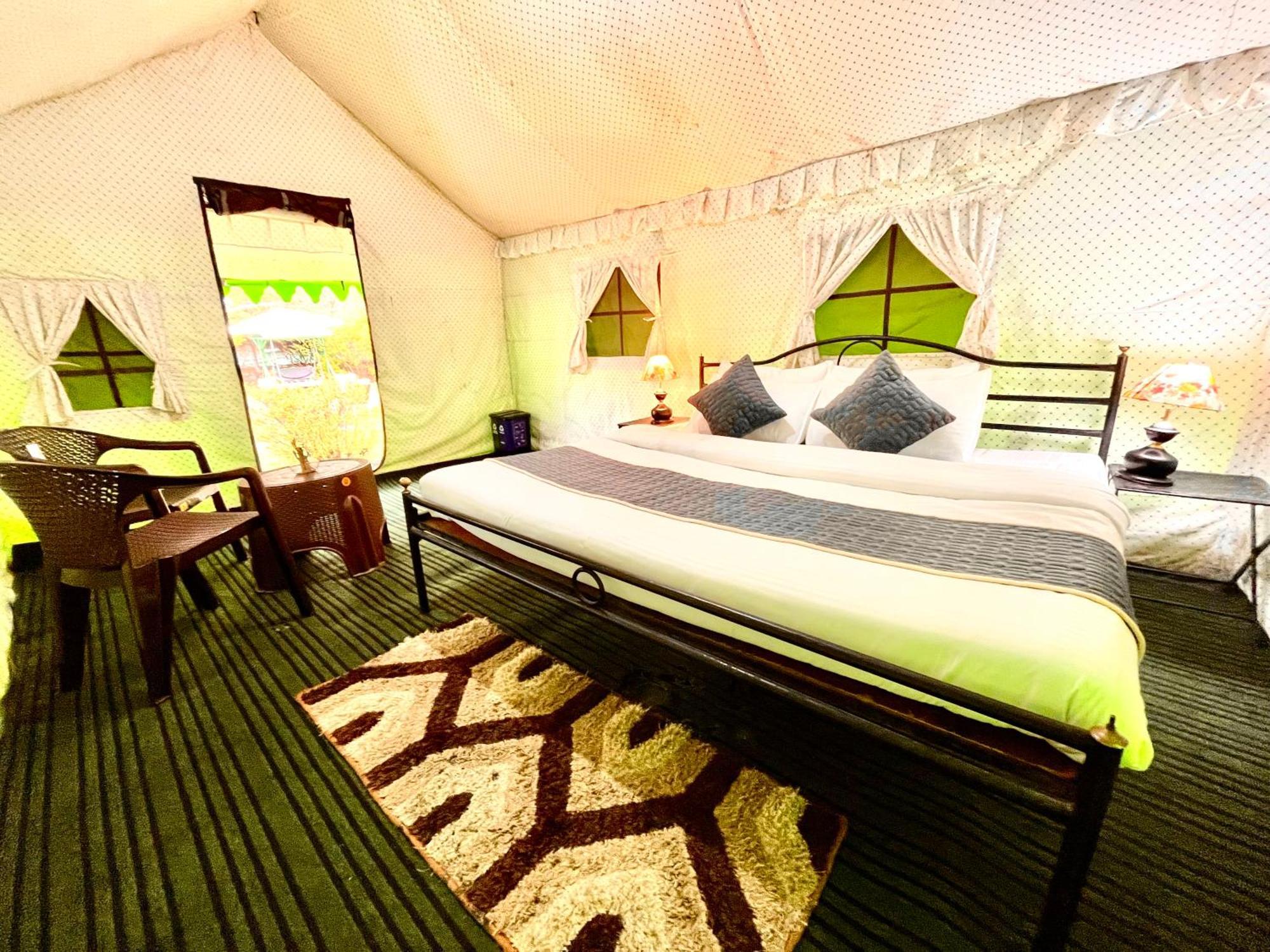 Himalayan Riverside Swiss Cottage Tents, Manali Exteriér fotografie