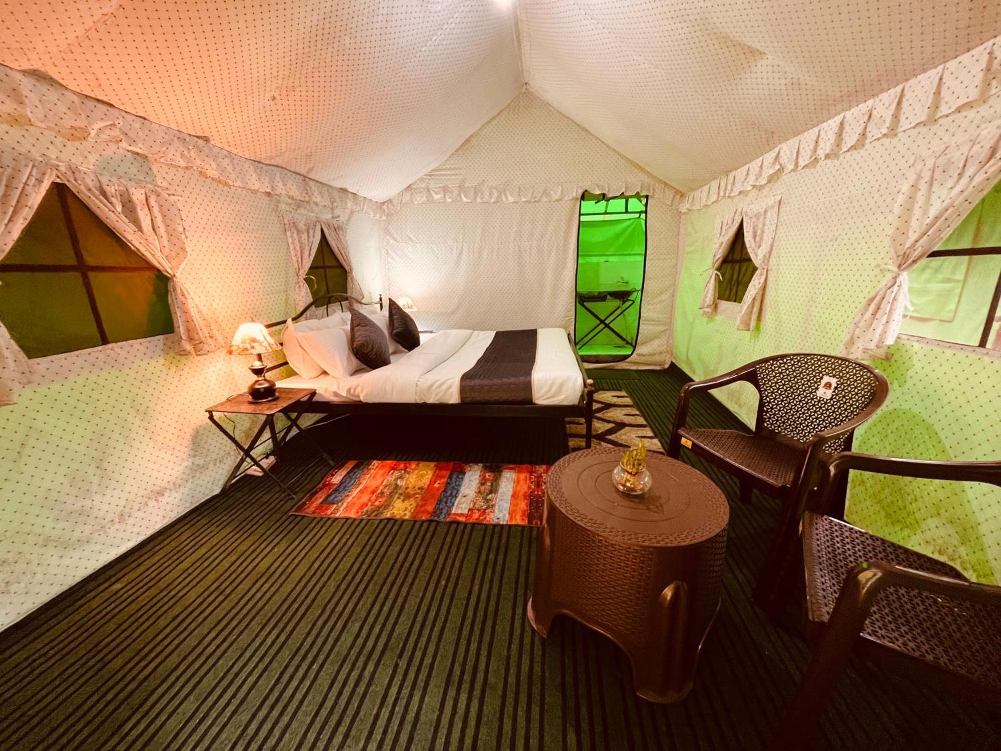 Himalayan Riverside Swiss Cottage Tents, Manali Exteriér fotografie