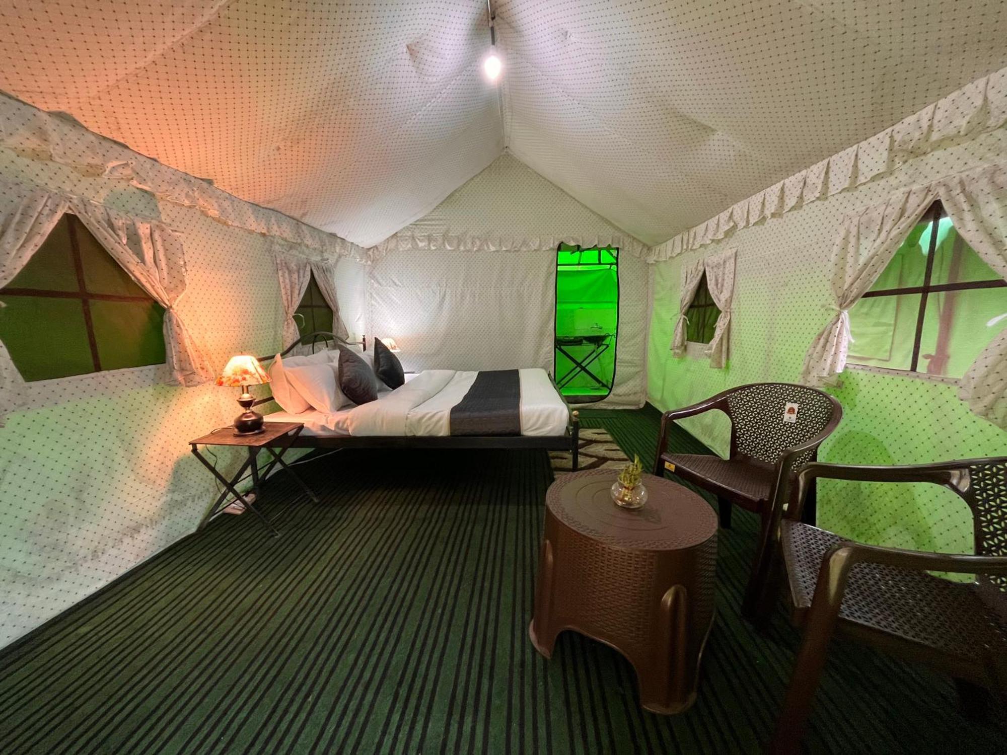 Himalayan Riverside Swiss Cottage Tents, Manali Exteriér fotografie