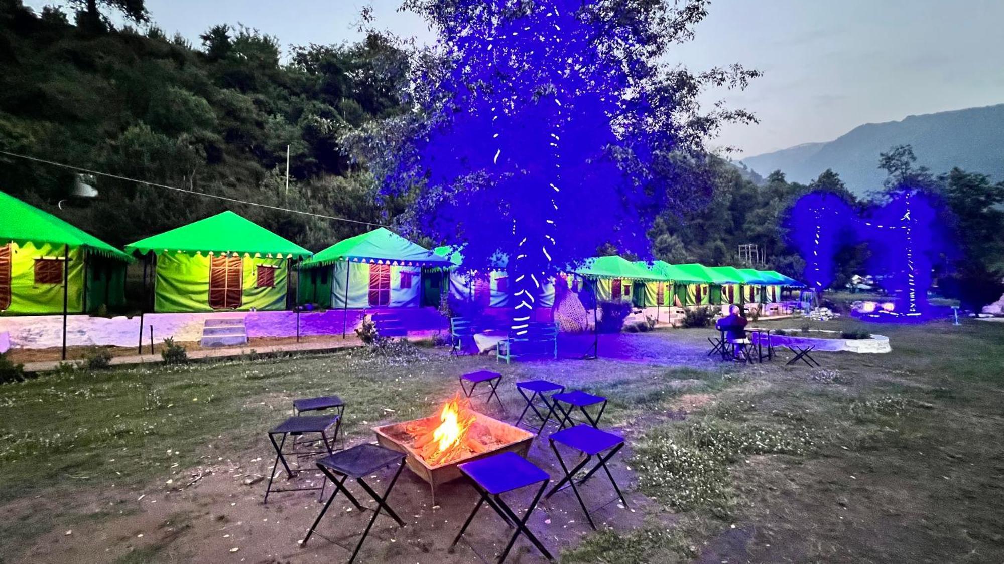 Himalayan Riverside Swiss Cottage Tents, Manali Exteriér fotografie