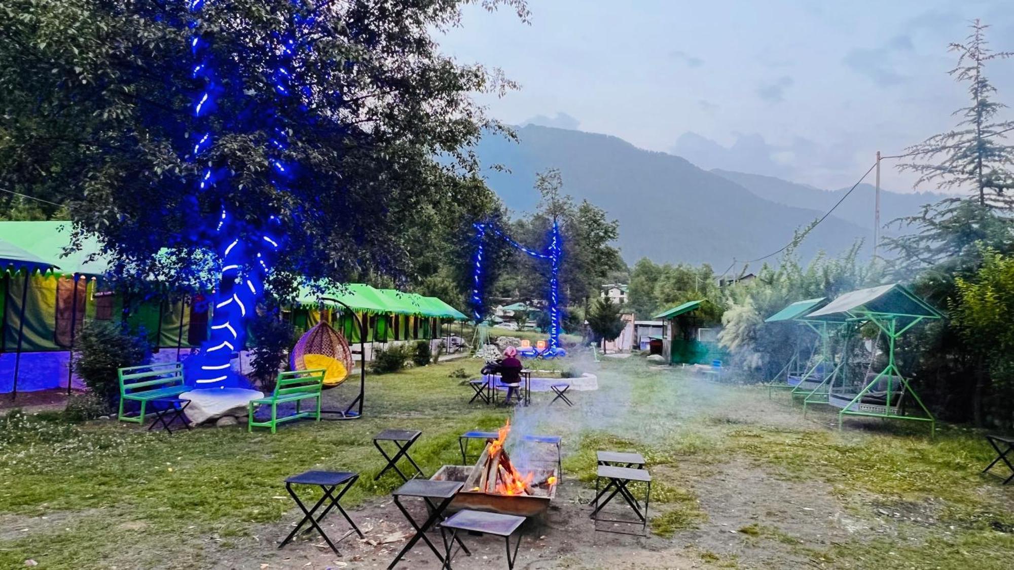 Himalayan Riverside Swiss Cottage Tents, Manali Exteriér fotografie